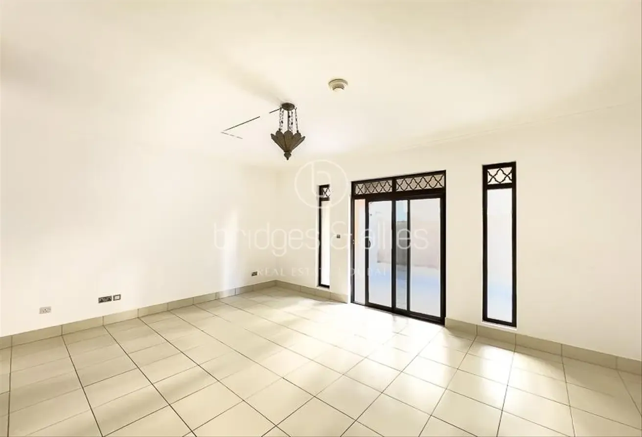 PRIVATE HUGE TERRACE |UNFURNISHED 1BR | BURJ VIEW