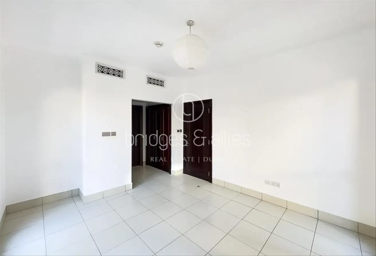 PRIVATE HUGE TERRACE |UNFURNISHED 1BR | BURJ VIEW