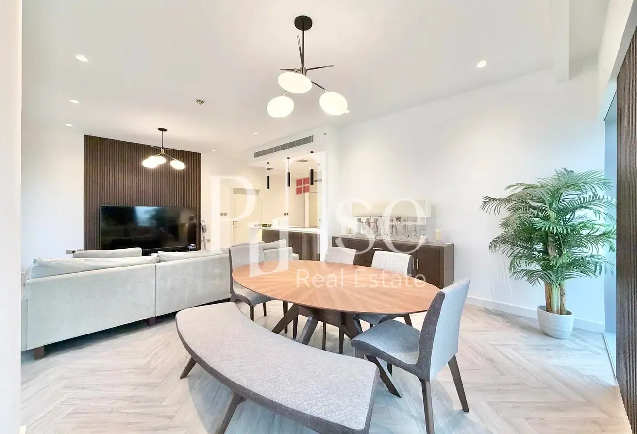 Modern Simplex 2BR | Fully Upgraded & Furnished