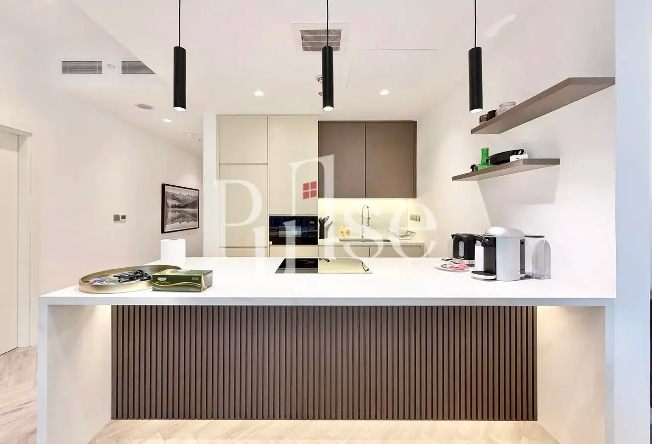 Modern Simplex 2BR | Fully Upgraded & Furnished