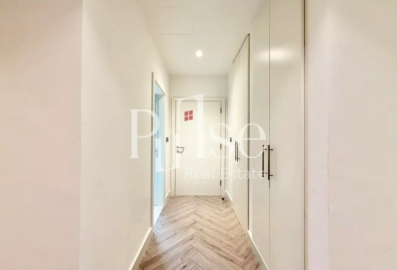 Modern Simplex 2BR | Fully Upgraded & Furnished