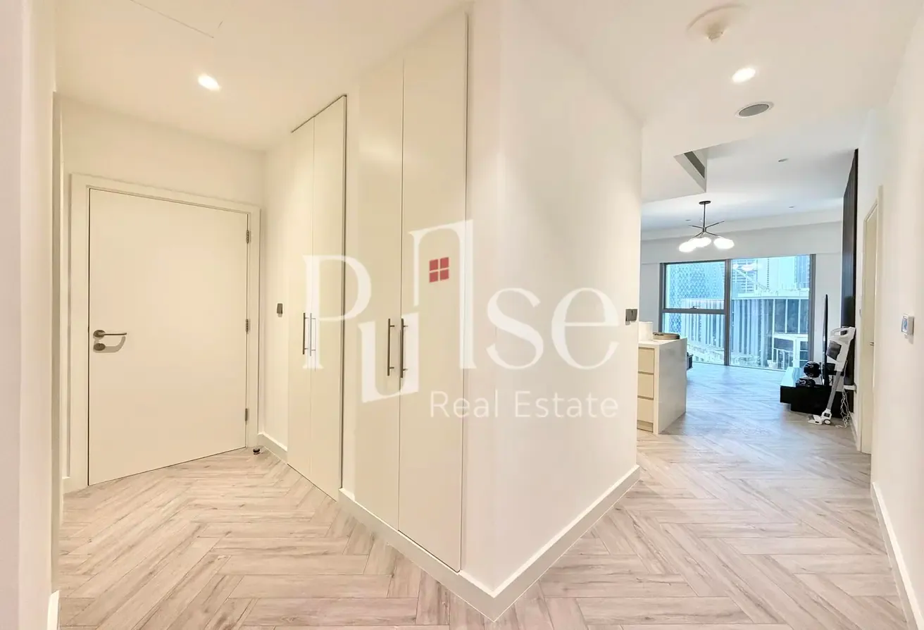 Modern Simplex 2BR | Fully Upgraded & Furnished