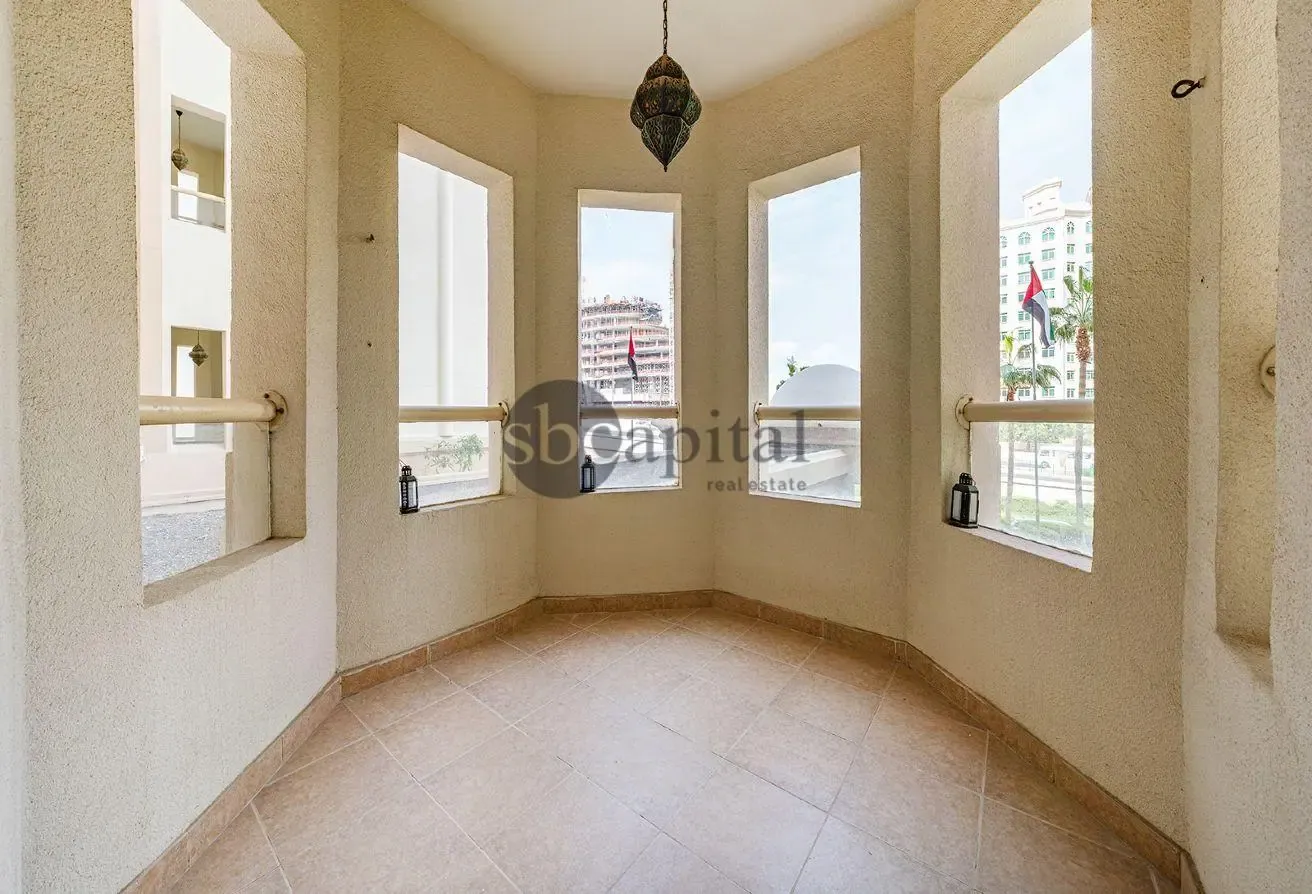 Studio Apartment in DIFC with Private Jacuzzi