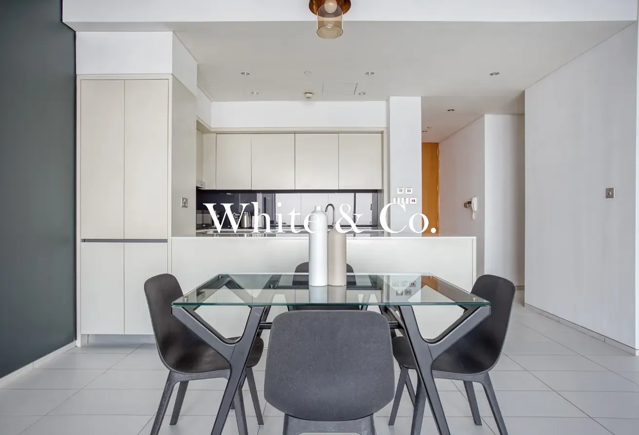 HIGH FLOOR  |  FURNISHED |  LARGE LAYOUT