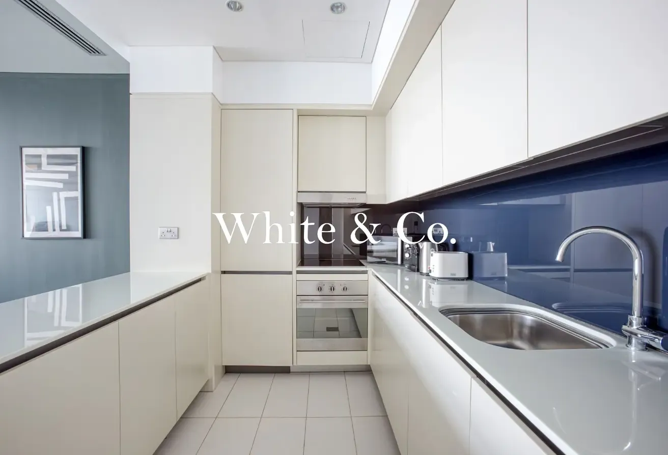 HIGH FLOOR  |  FURNISHED |  LARGE LAYOUT