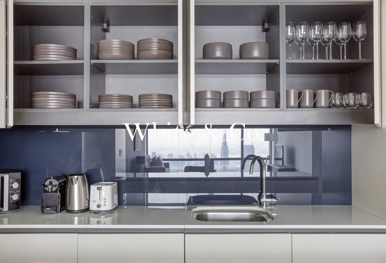 HIGH FLOOR  |  FURNISHED |  LARGE LAYOUT
