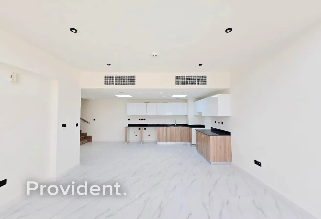 Vacant | 3BR + Maid | Community View