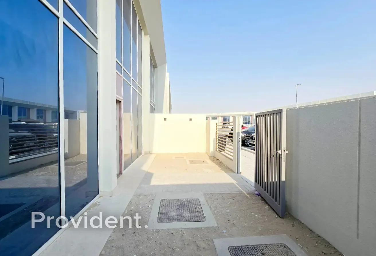 Vacant | 3BR + Maid | Community View