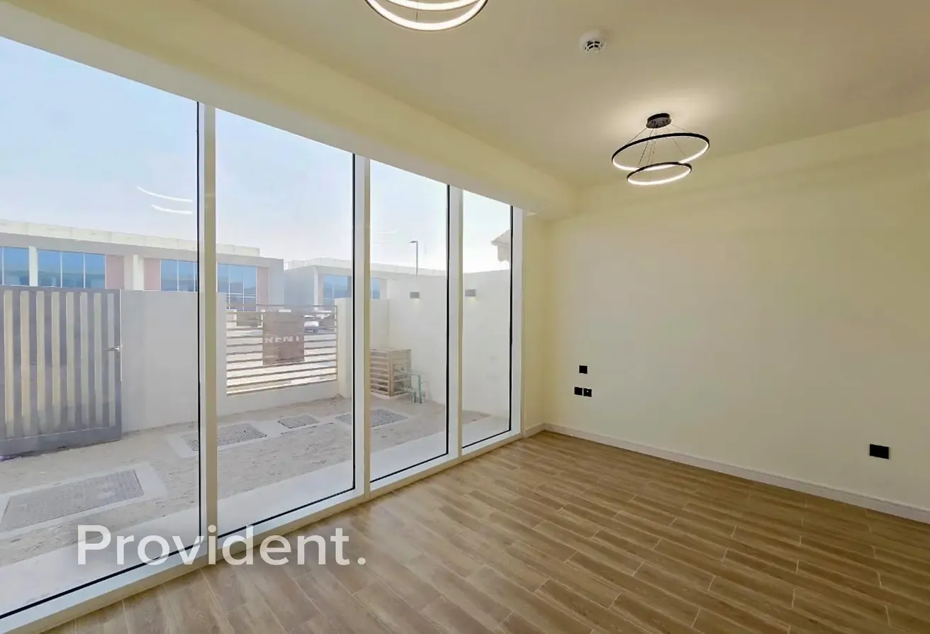 Vacant | 3BR + Maid | Community View