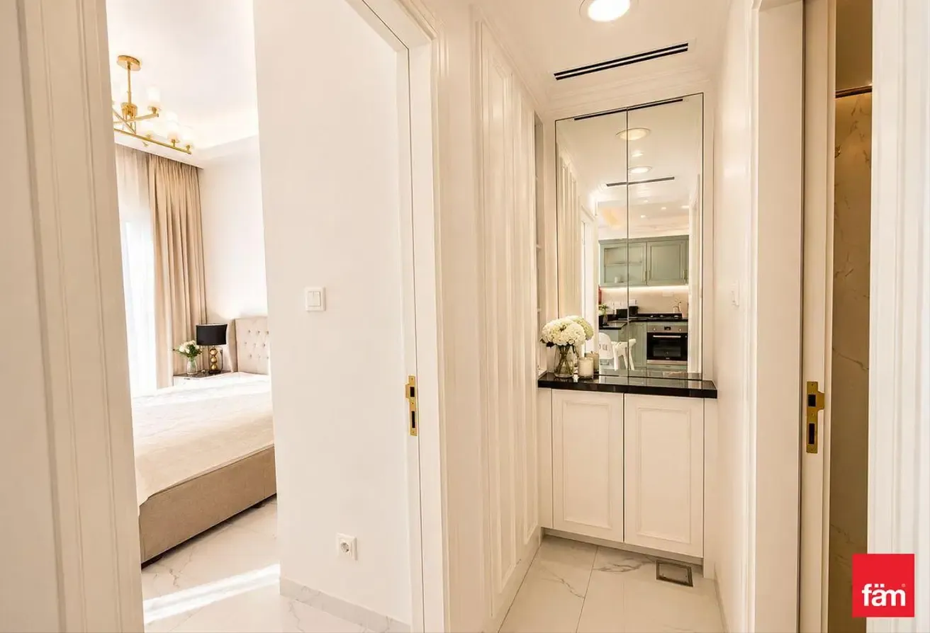 1br Furnished Middle Floor Miracle Garden Nearby