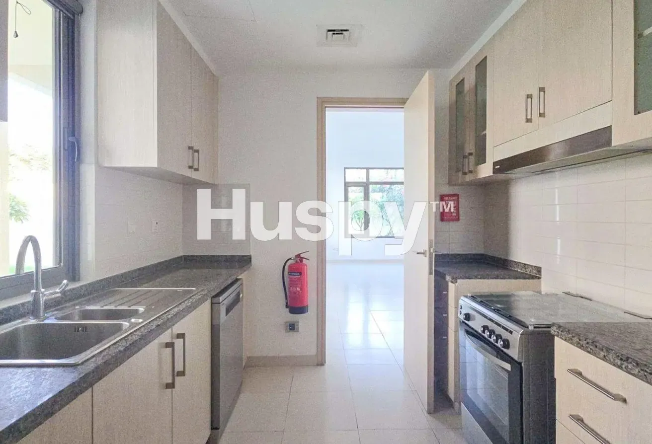 Single Row | Large Corner Plot | Vacant Now