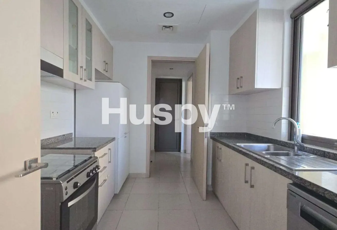 Single Row | Large Corner Plot | Vacant Now