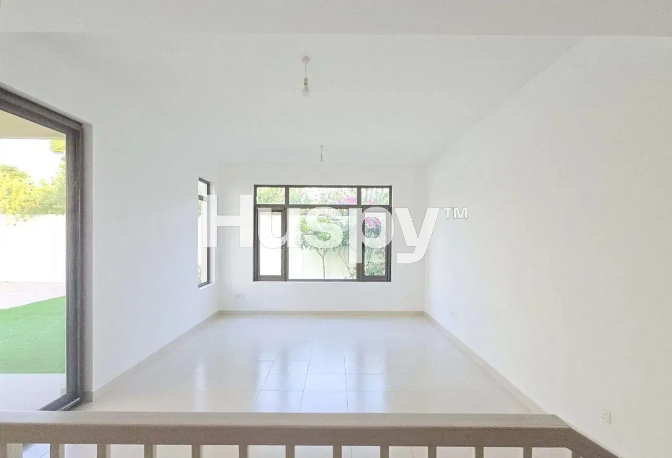 Single Row | Large Corner Plot | Vacant Now