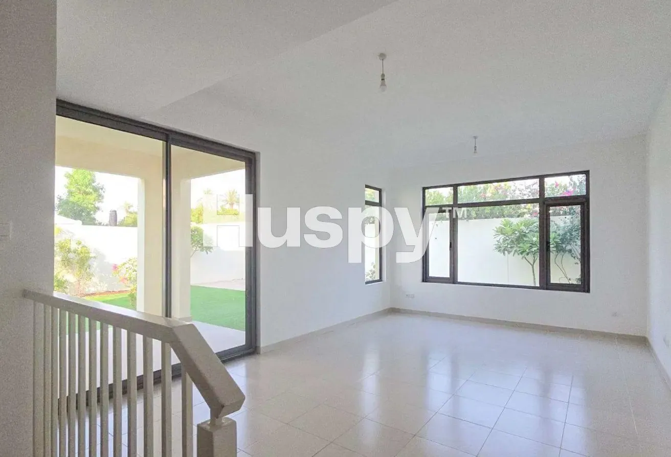 Single Row | Large Corner Plot | Vacant Now