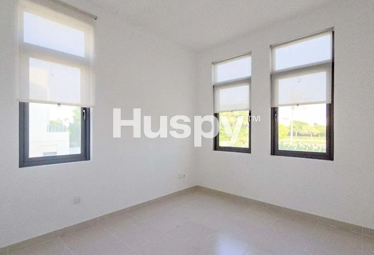 Single Row | Large Corner Plot | Vacant Now