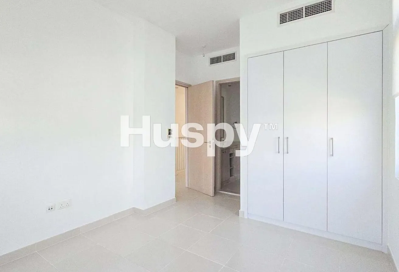 Single Row | Large Corner Plot | Vacant Now