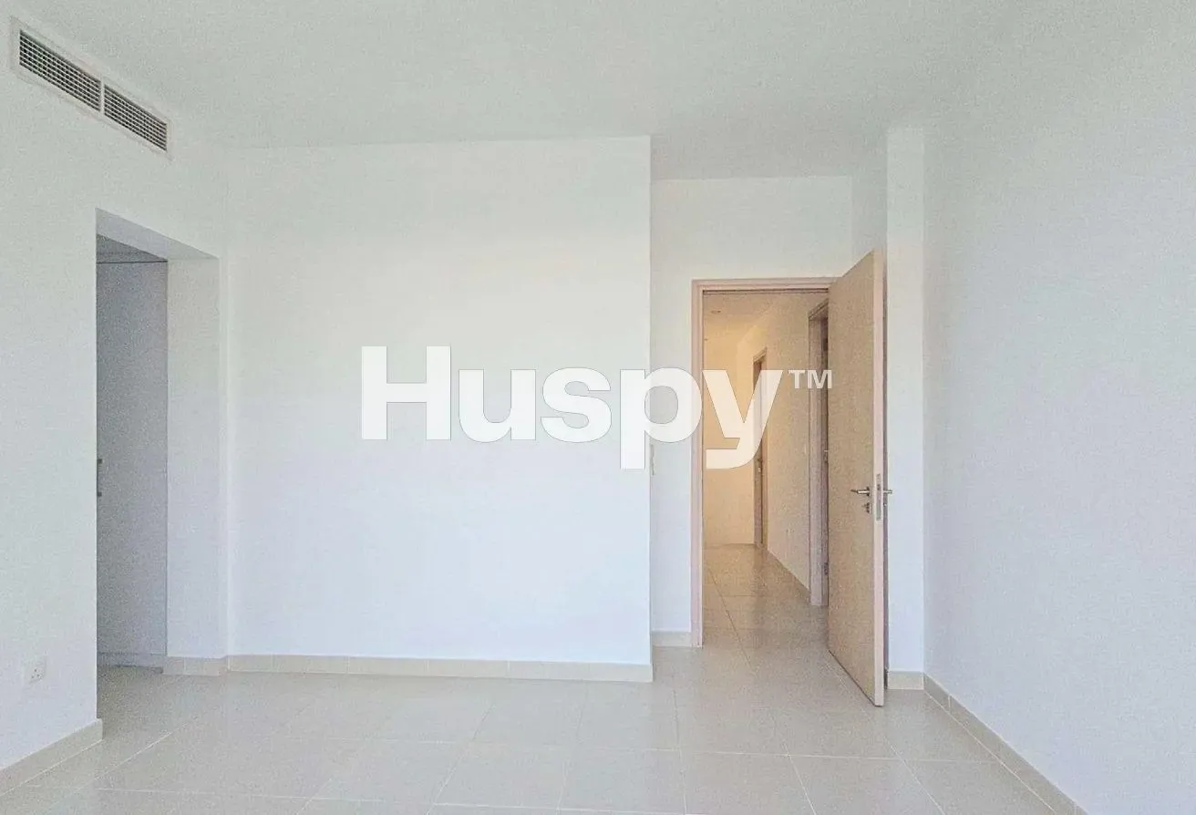 Single Row | Large Corner Plot | Vacant Now