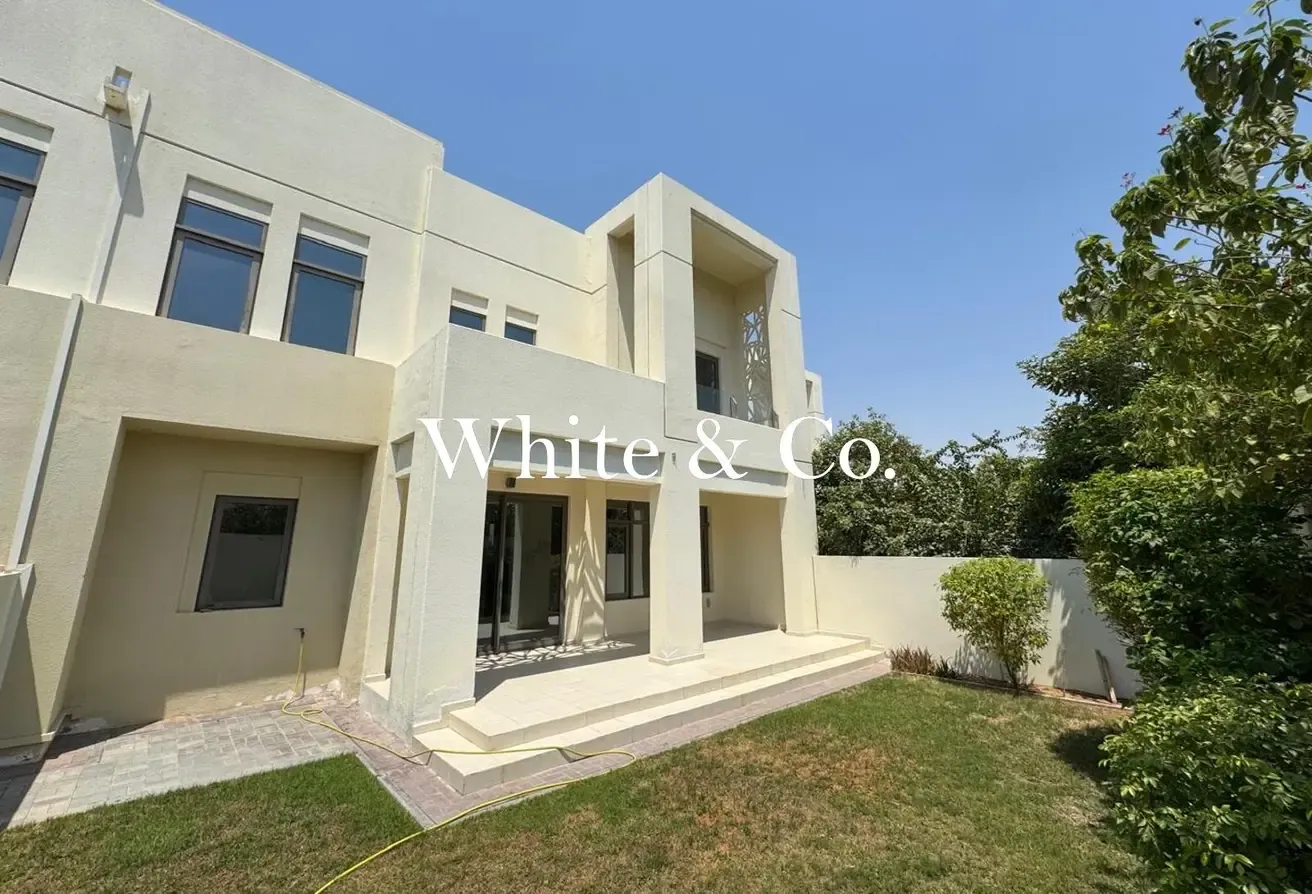 Single Row | 4 Beds | Close to Pool & Park