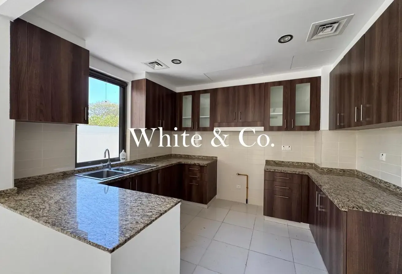 Single Row | 4 Beds | Close to Pool & Park