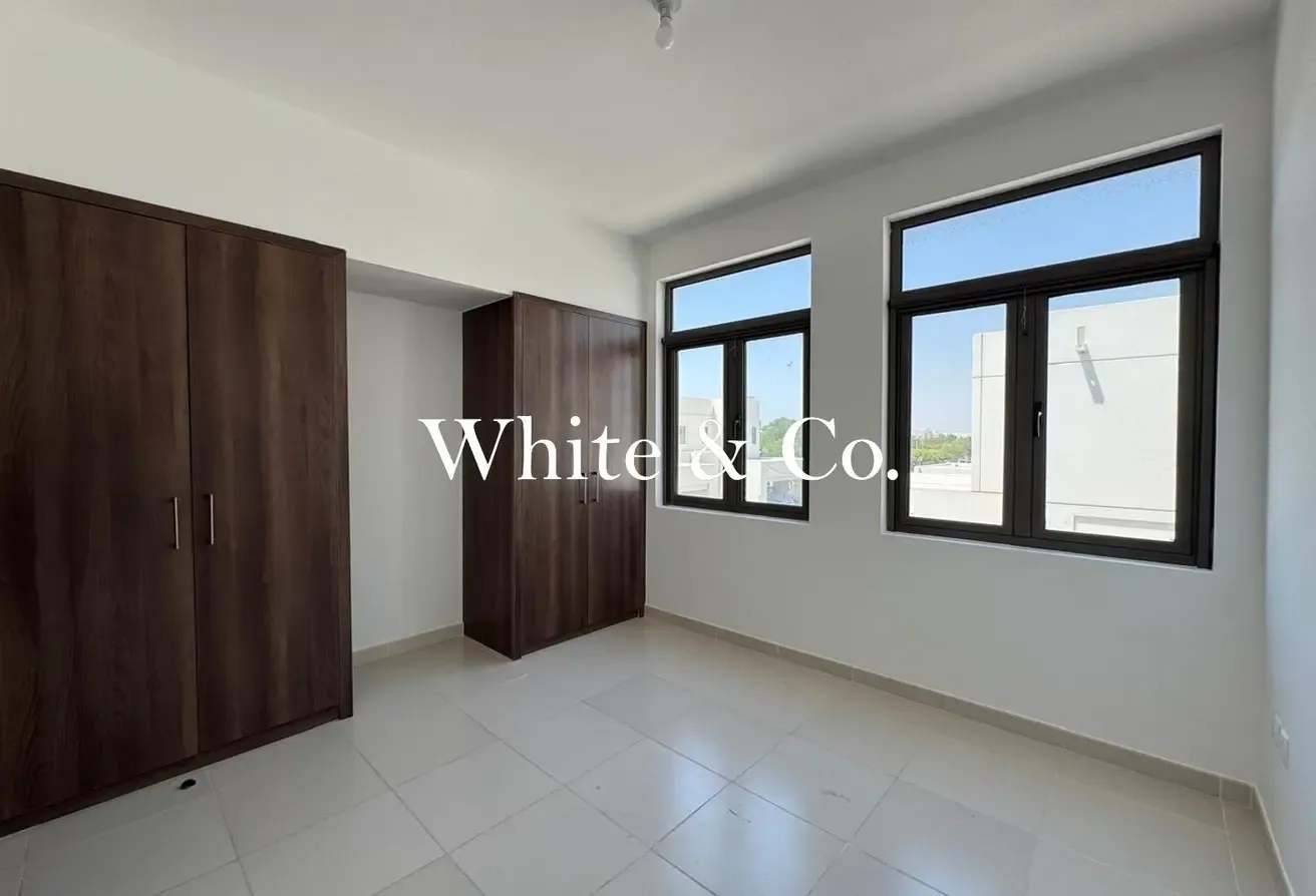 Single Row | 4 Beds | Close to Pool & Park