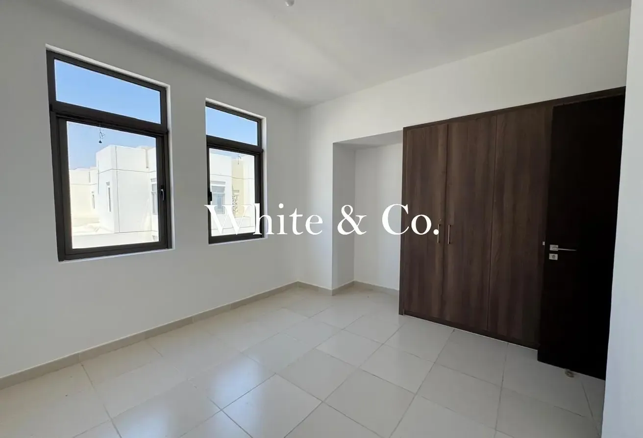 Single Row | 4 Beds | Close to Pool & Park