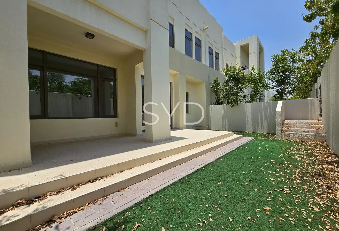 Single row | Bright living area | Vacant now