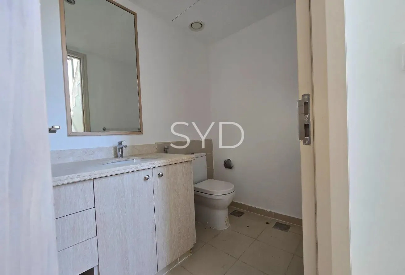 Single row | Bright living area | Vacant now