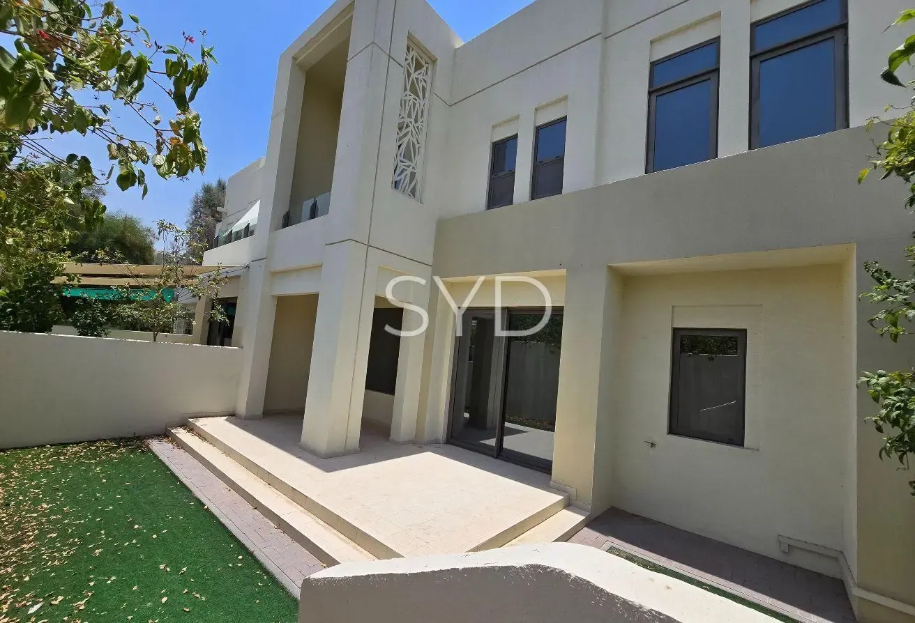 Single row | Bright living area | Vacant now