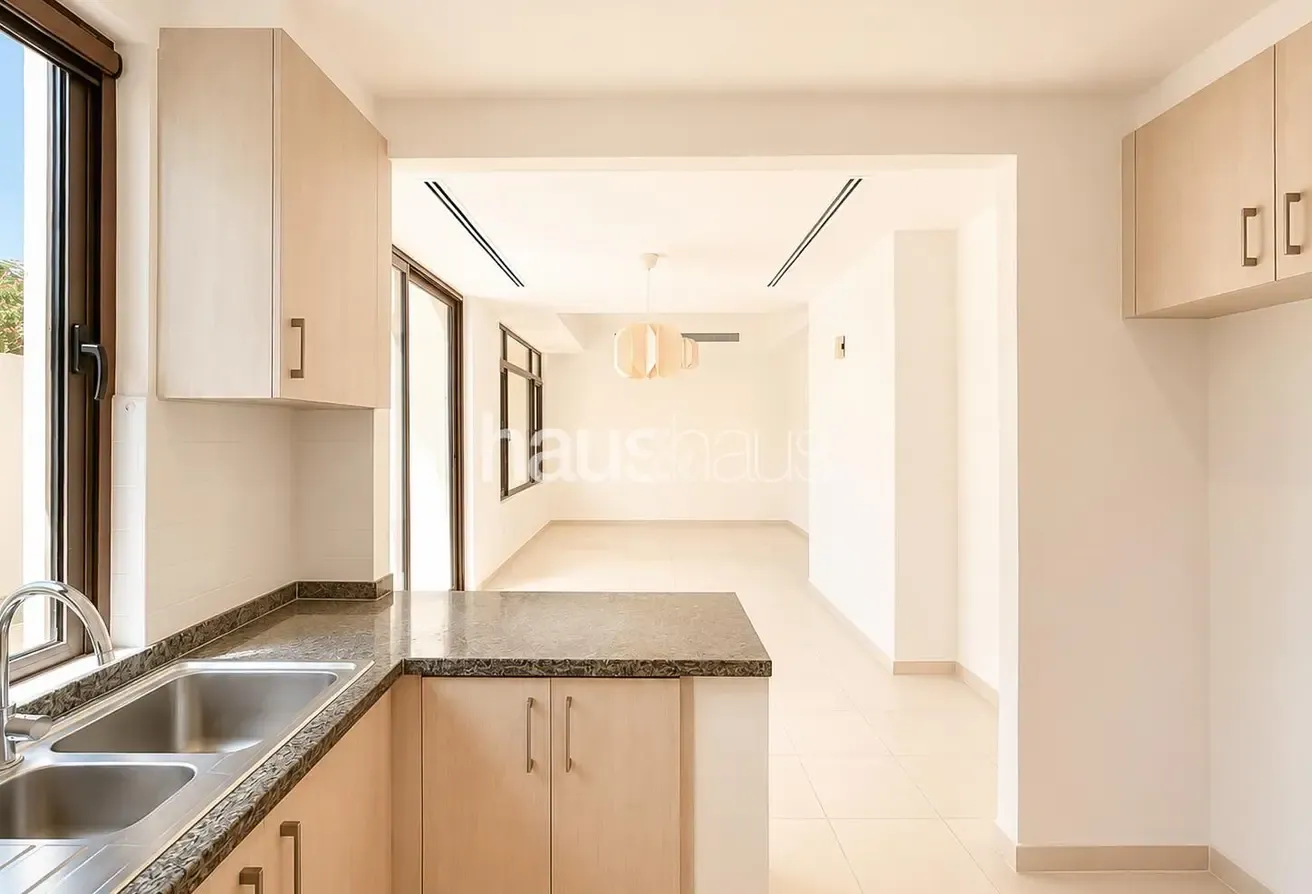 Single Row | Vacant Now | Type G | Spacious