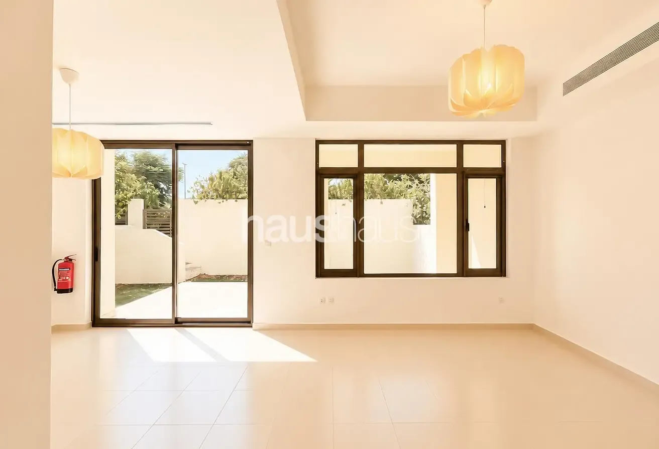 Single Row | Vacant Now | Type G | Spacious