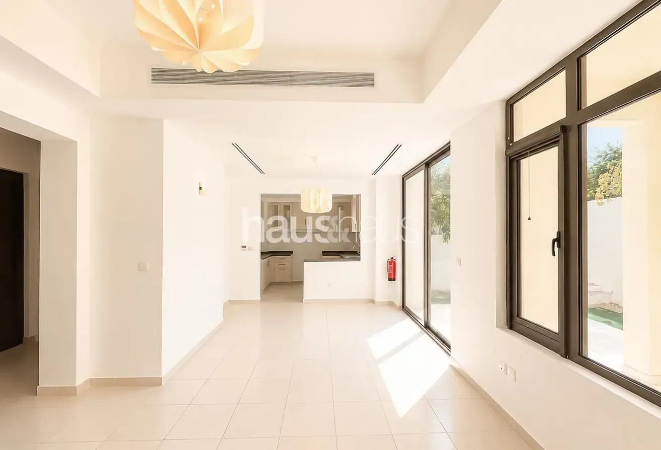Single Row | Vacant Now | Type G | Spacious
