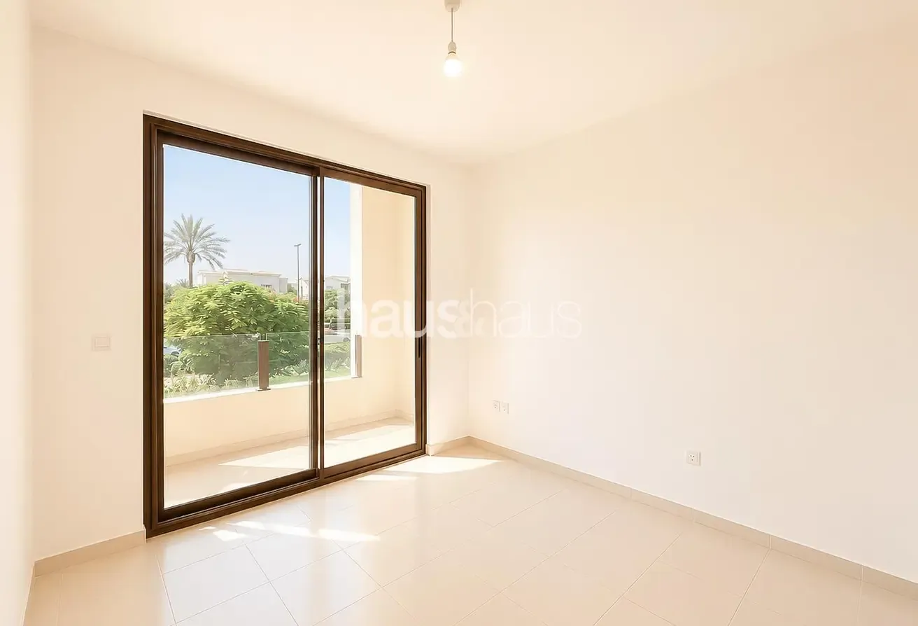 Single Row | Vacant Now | Type G | Spacious