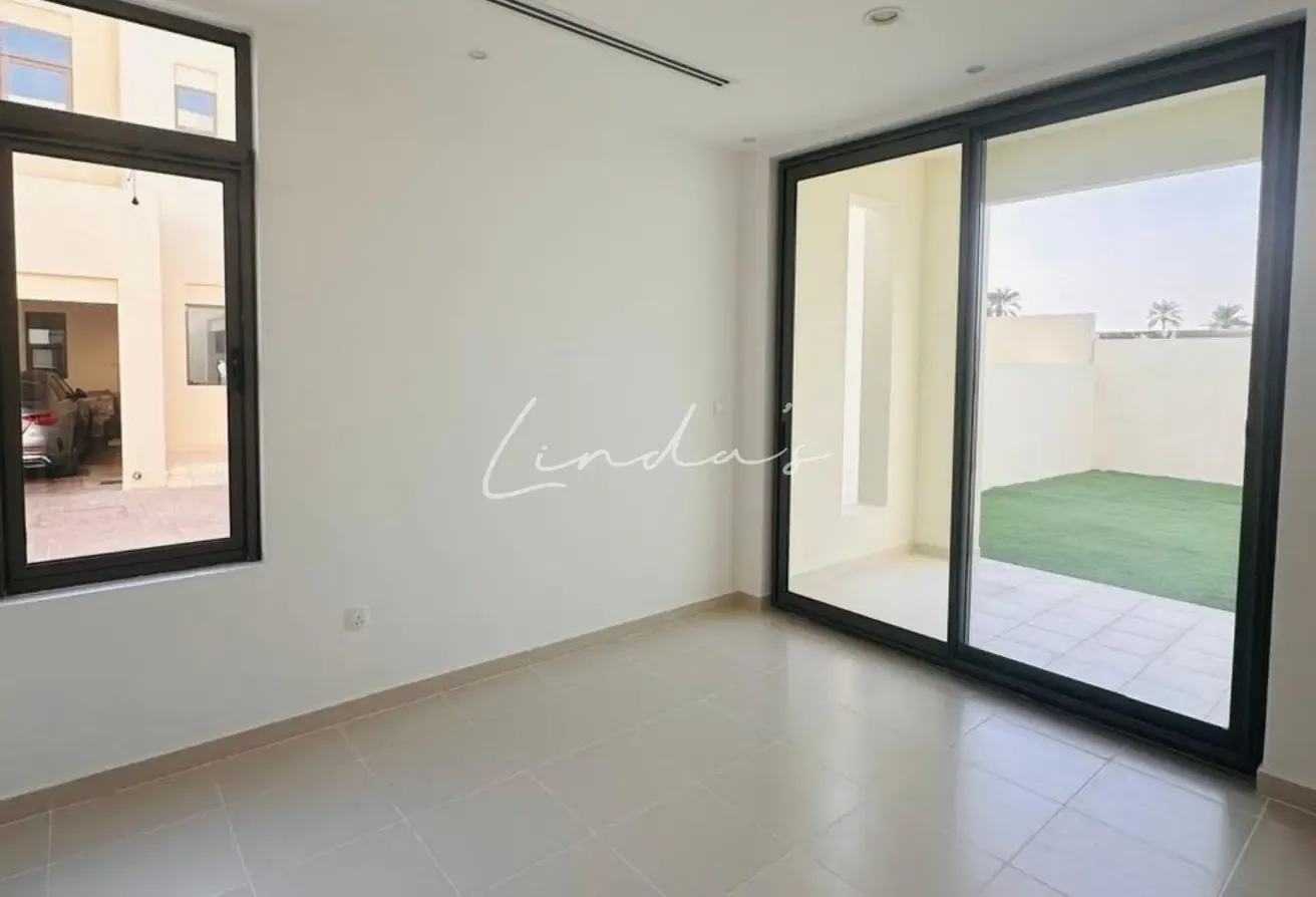 Single row |Ready to Move In  | Spacious 4 BR + Maid | Type  E