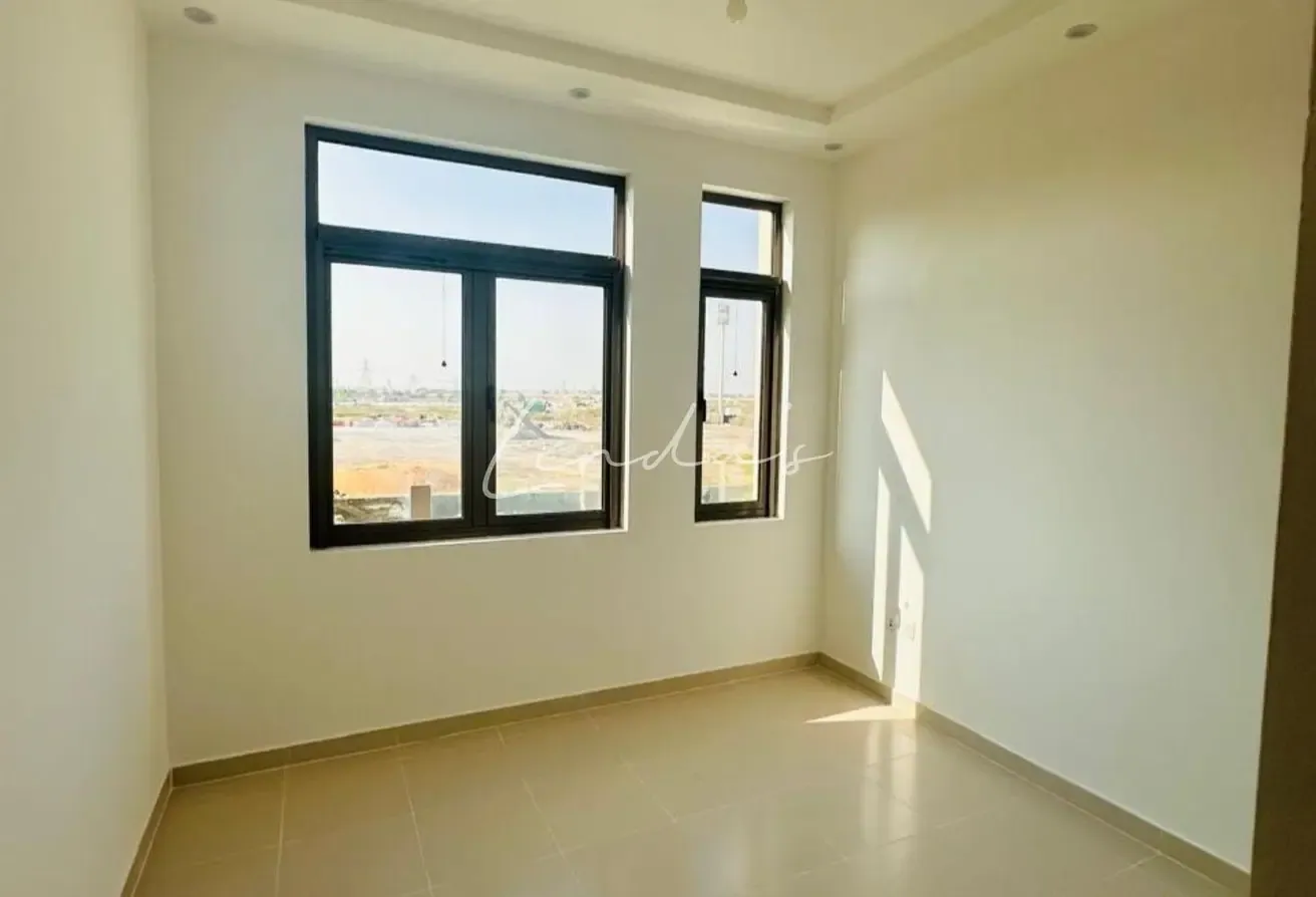 Single row |Ready to Move In  | Spacious 4 BR + Maid | Type  E