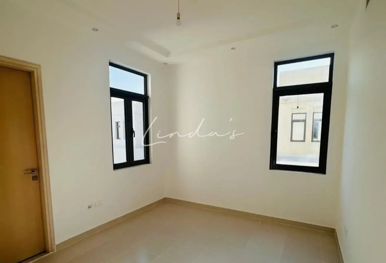 Single row |Ready to Move In  | Spacious 4 BR + Maid | Type  E