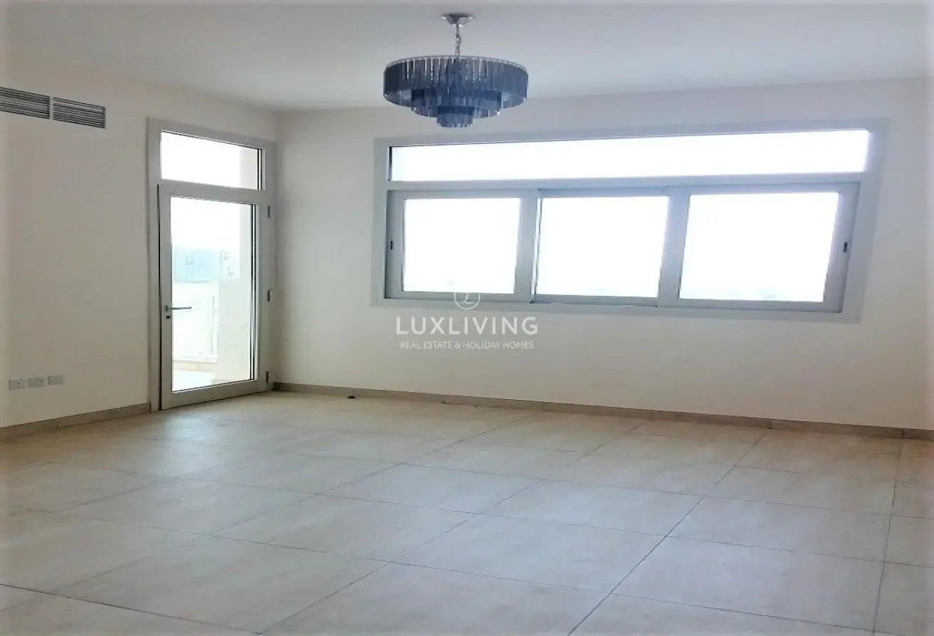 Spacious | Close to  Metro | Chiller free