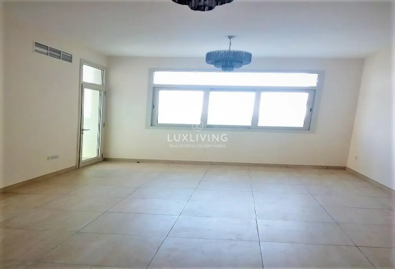 Spacious | Close to  Metro | Chiller free