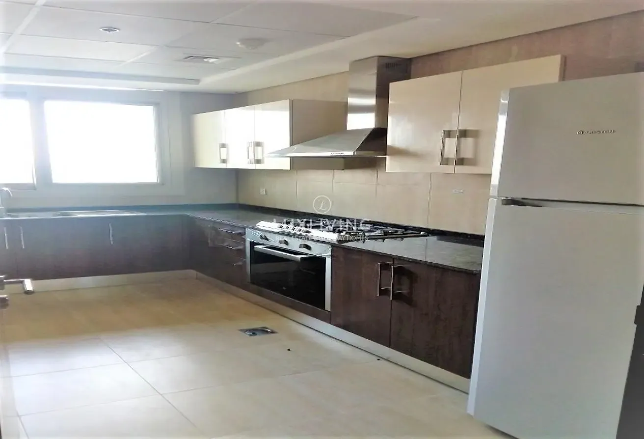 Spacious | Close to  Metro | Chiller free
