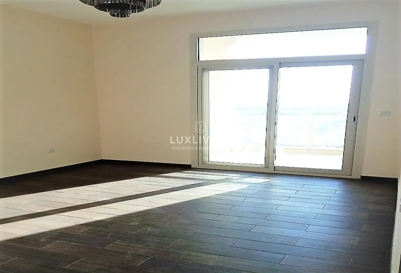 Spacious | Close to  Metro | Chiller free