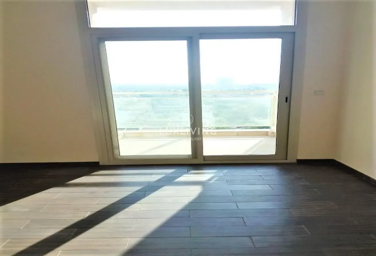 Spacious | Close to  Metro | Chiller free
