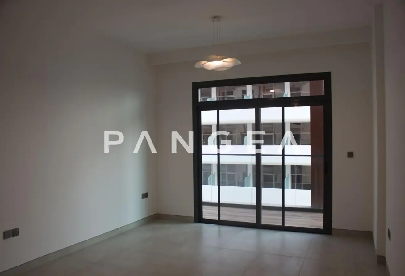 Up to 6 Cheques | Brand New | Middle Floor
