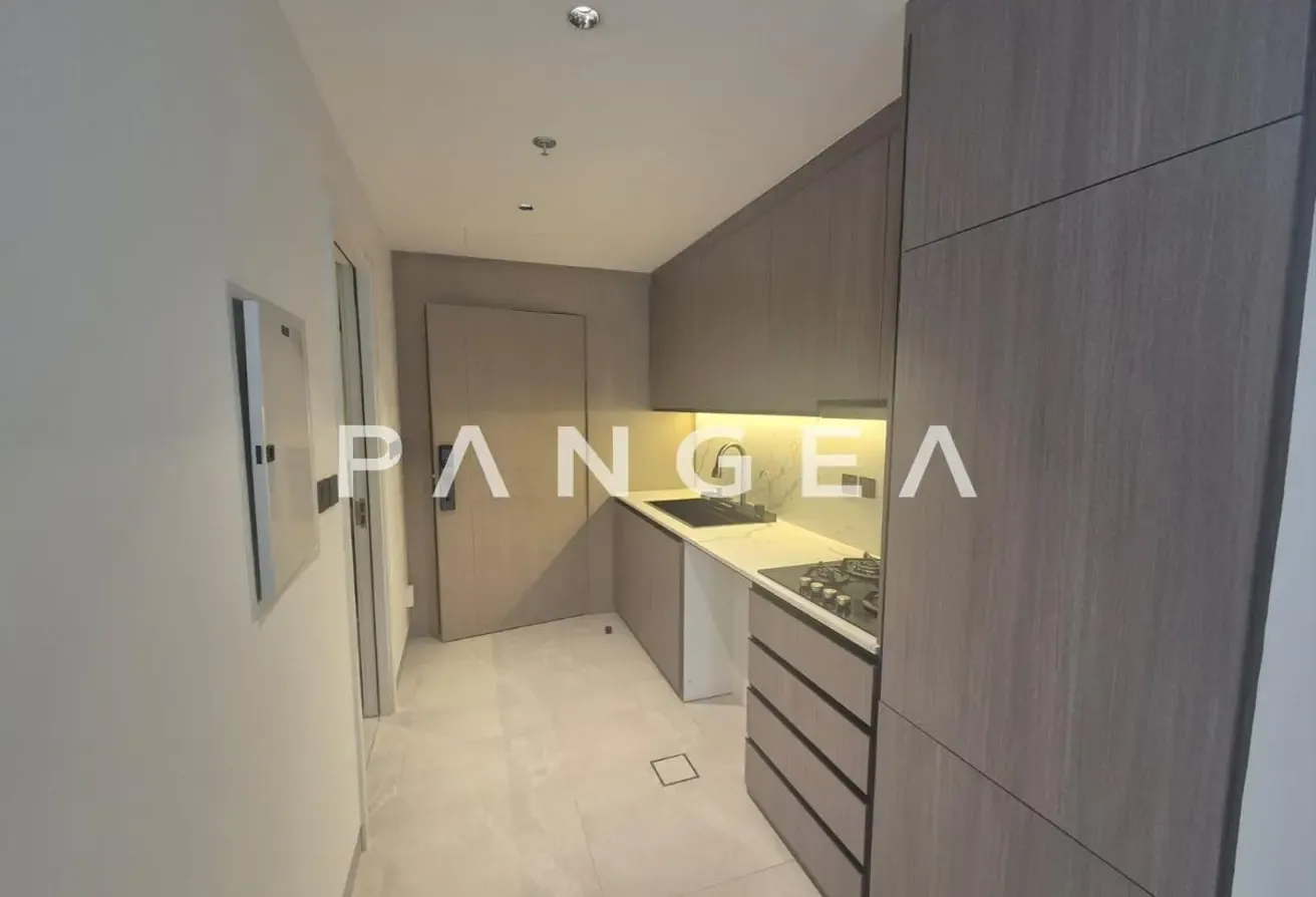 Up to 6 Cheques | Brand New | Middle Floor