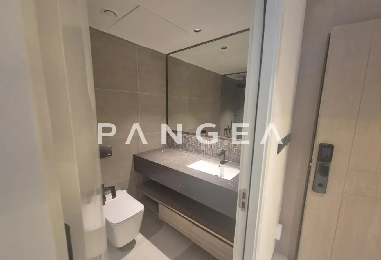Up to 6 Cheques | Brand New | Middle Floor