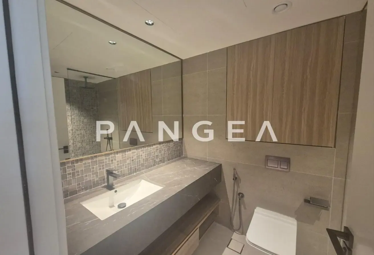 Up to 6 Cheques | Brand New | Middle Floor