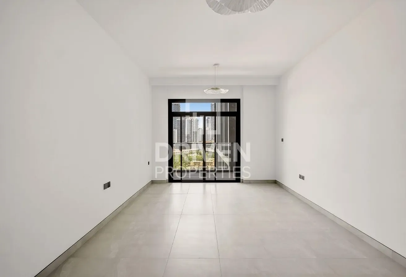 Resale | Unique Layout and Boulevard View