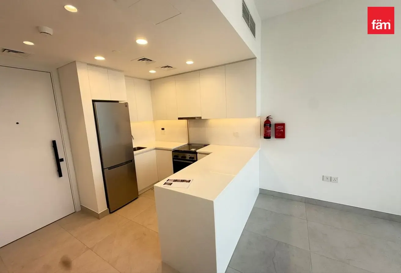 Brand New | 1br | Townhouse View