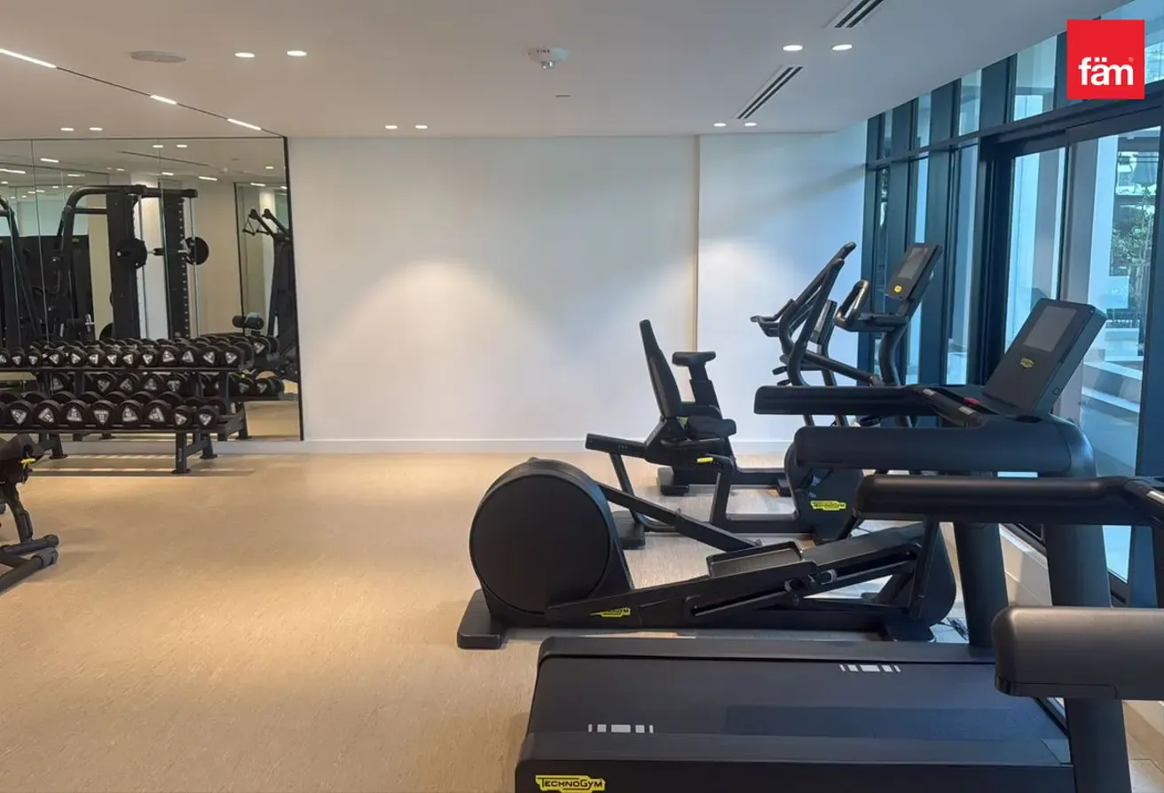 Brand New | 1br | Townhouse View