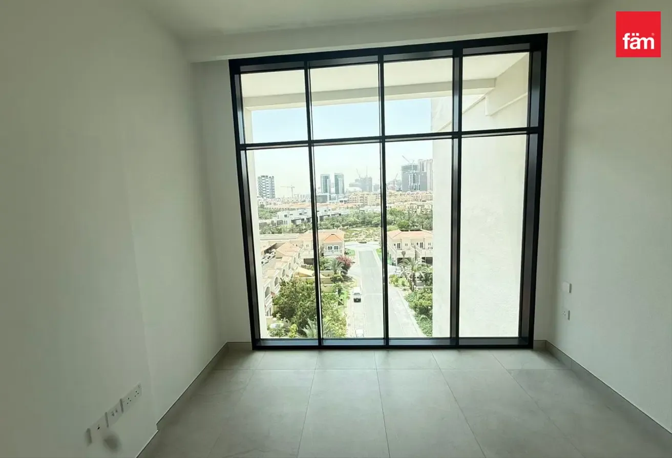Brand New | 1br | Townhouse View