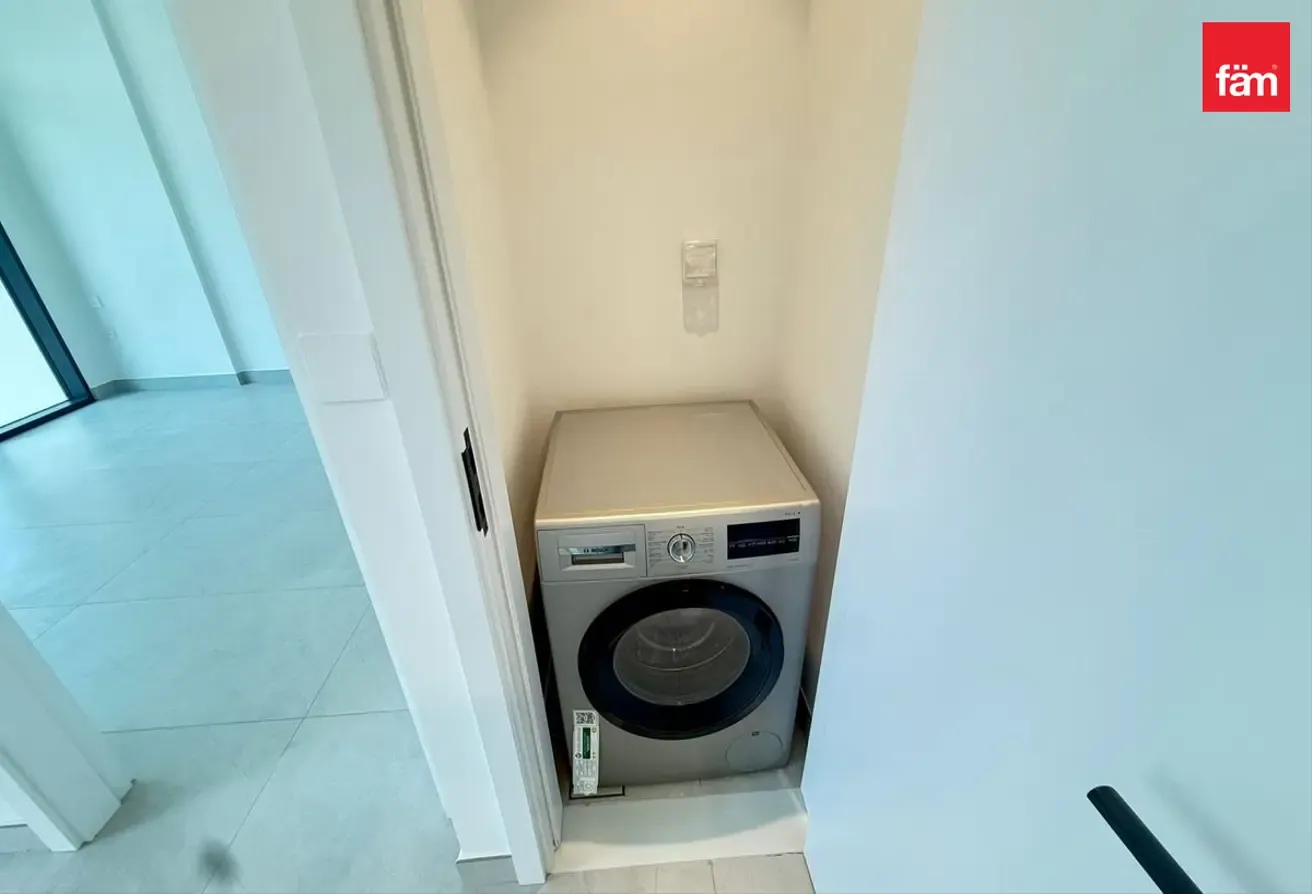 Brand New | 1br | Townhouse View
