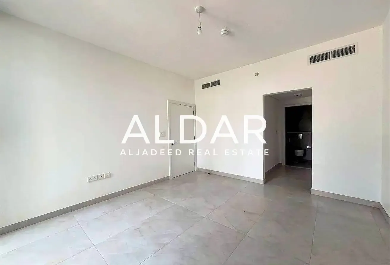 Well Maintained | Open Kitchen | Vacant | Spacious